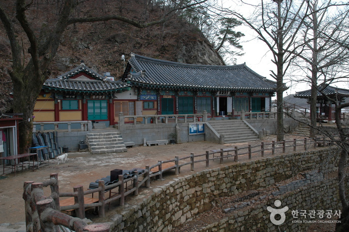 皋兰寺(皋兰药水)고란사 (고란약수)