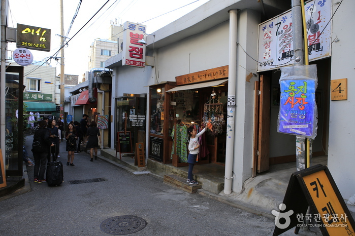 Dongjin Market (동진시장)