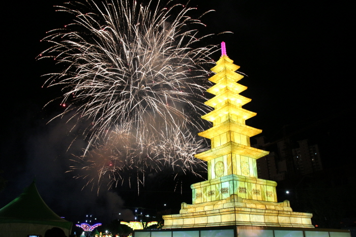 Busan Lotus Lantern Festival (부산연등축제)