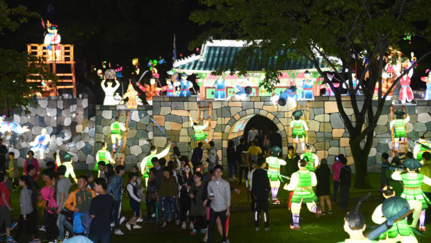 Jinju Namgang Yudeung (Lantern) Festival (진주 남강유등축제)