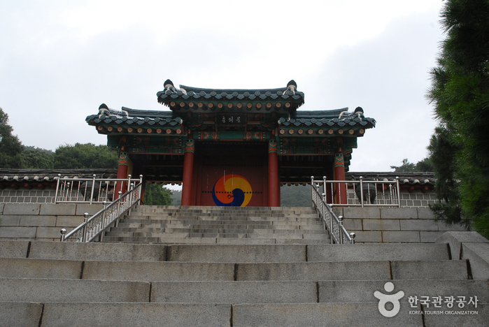 Hyeonchungsa Shrine (현충사)