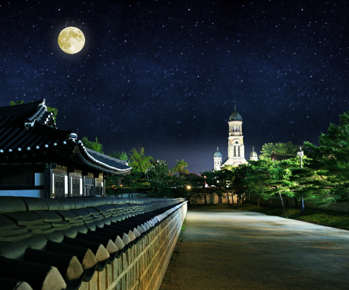 Walk with a King (전주 한옥마을 경기전 왕과의 산책)