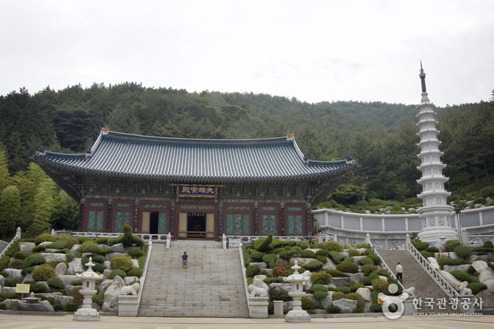 Samgwangsa Temple Lantern Festival (삼광사 연등축제)