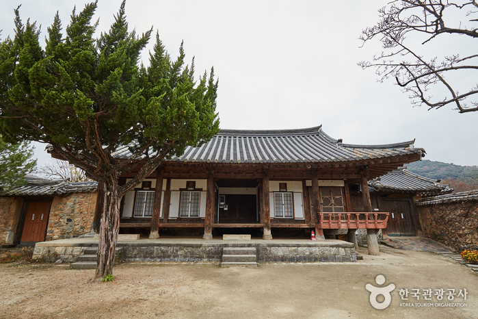 House of Moon Hill(Choe's Clan) [Korea Quality] / 월강고택(최씨고가) [한국관광 품질인증]