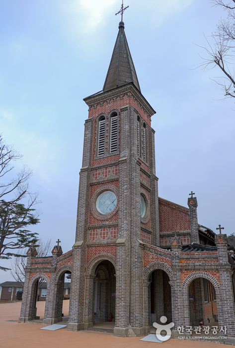 Nabawi Catholic Church (화산천주교회(나바위 성당)) Nabawi Catholic Church (화산천주교회(나바위 성당))