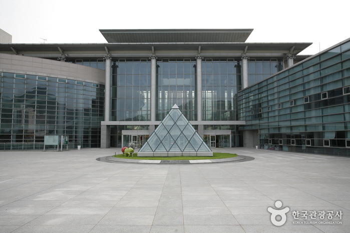 Gimhae Arts and Sports Center (김해문화의전당)