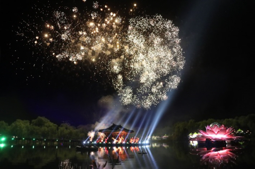 Buyeo Seodong Lotus Festival (부여서동연꽃축제)