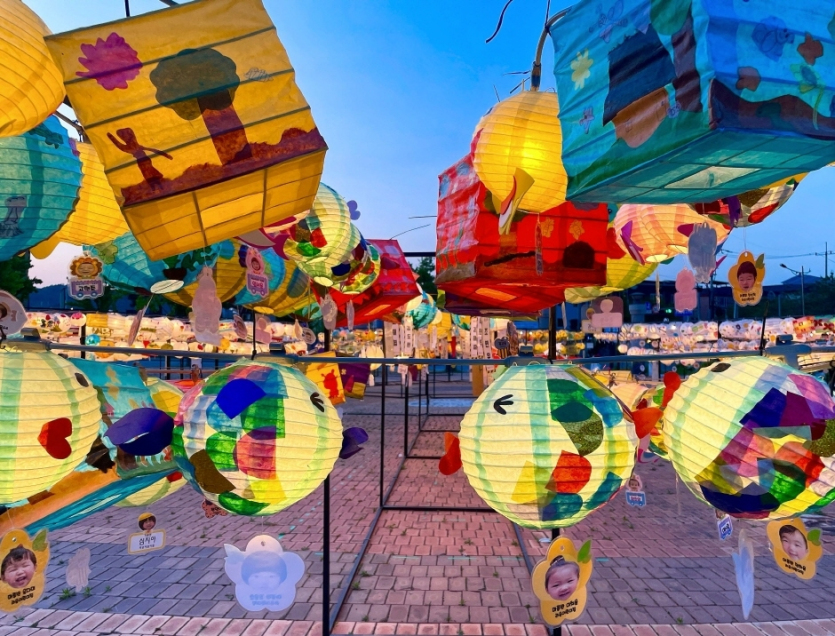 Wonju Hanji Festival (원주한지문화제)