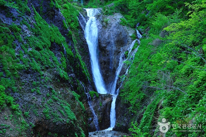 Cascade Bongnae (봉래폭포)