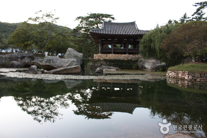 Pavillon Seyeonjeong de l'île Bogil-do (보길도 세연정)