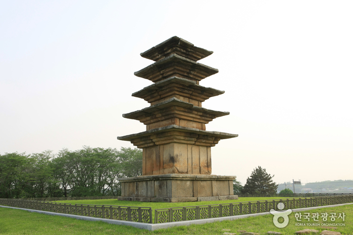 Pagode de pierre à 5 étages de Wanggung (익산 왕궁리 오층석탑)
