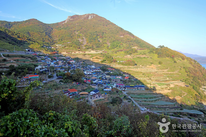 Dorf Gacheon (남해 가천마을) Dorf Gacheon (남해 가천마을)