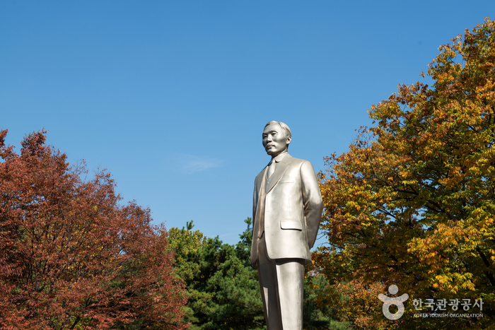 Dosan-Park (도산공원) Dosan-Park (도산공원)
