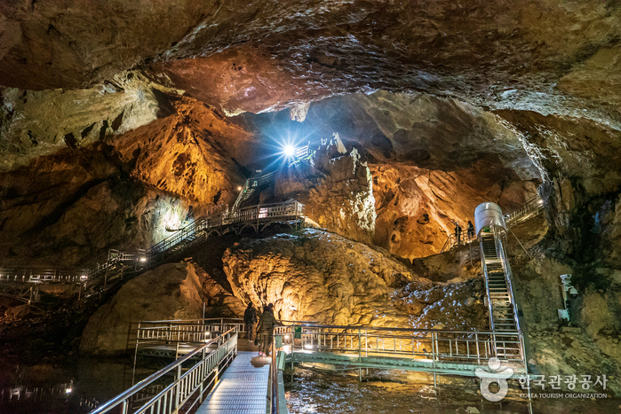 Cueva Hwanseongul (Área de Cuevas de Daei-ri) (환선굴 (대이리 동굴지대))