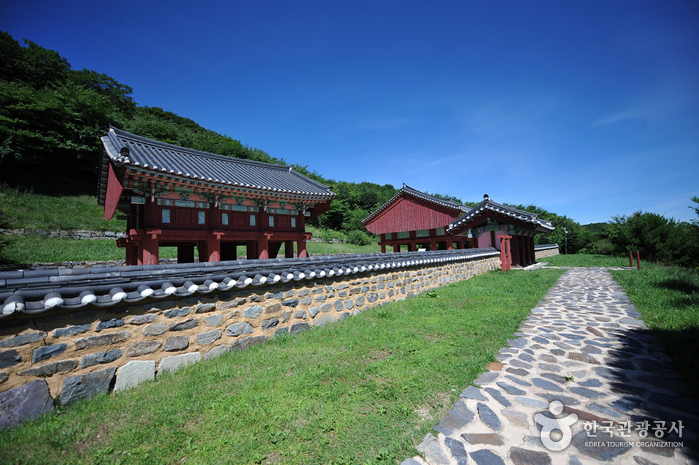 Sitio Histórico de Archivo del Monte Jeoksangsan (적상산사고지)