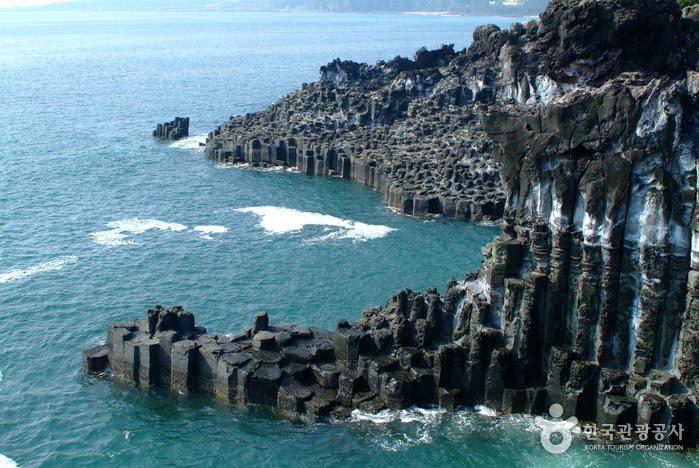 Acantilado Jusangjeolli (Rocas Jisatgae de Daepo-dong) (주상절리(대포동지삿개))