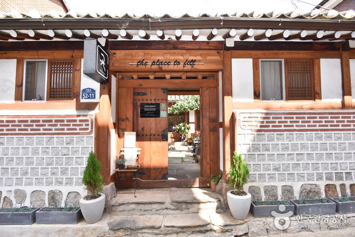 The Place Seoul (traditional Korean-style guesthouse) [Korea Quality] / 멀티스페이스 곳 [한국관광 품질인증]