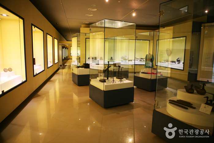 Museo Municipal Ppurigipeunnamu de Suncheon (순천시립 뿌리깊은나무 박물관)
