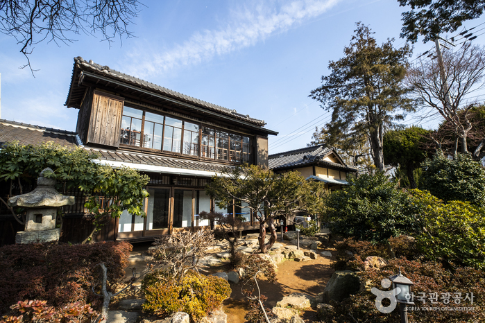 Casa de Estilo Japonés de Sinheung-dong en Gunsan (Casa Hirotsu) (군산 신흥동 일본식가옥(히로쓰 가옥))