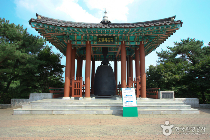 Pabellón Seojangdae y Campanario de Hyowon (효원의 종·서장대)