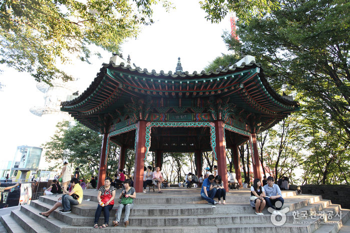 Pabellón Palgakjeong de Namsan (남산 팔각정)