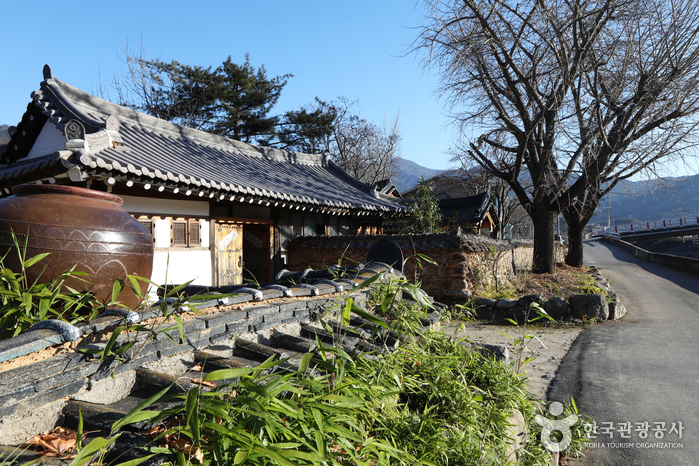 Jirisan Hanok Village [Korea Quality] / 지리산한옥마을[한국관광 품질인증]